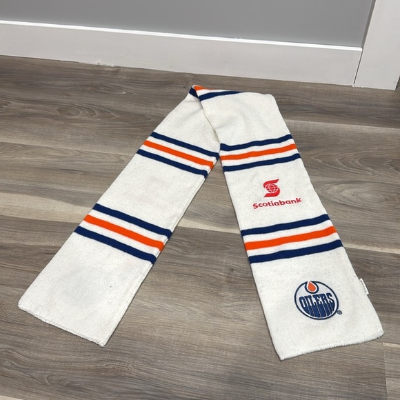 🏁 Scotiabank Oilers White and Blue Scarf - Picture 4 of 5